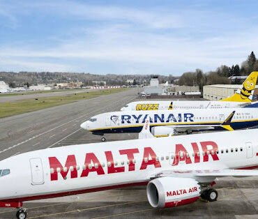 ryanair_group_-_new_boeing_737_8-200 (1)