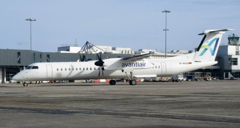 Avantair DHC8-400 operates Dublin rugby charter