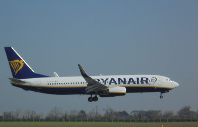 Ryanair transfers B737NG to Buzz